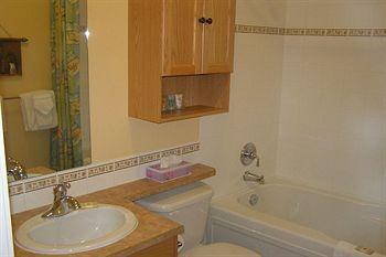 Desert Surfside Waterfront Accommodations Osoyoos Esterno foto