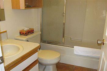 Desert Surfside Waterfront Accommodations Osoyoos Esterno foto