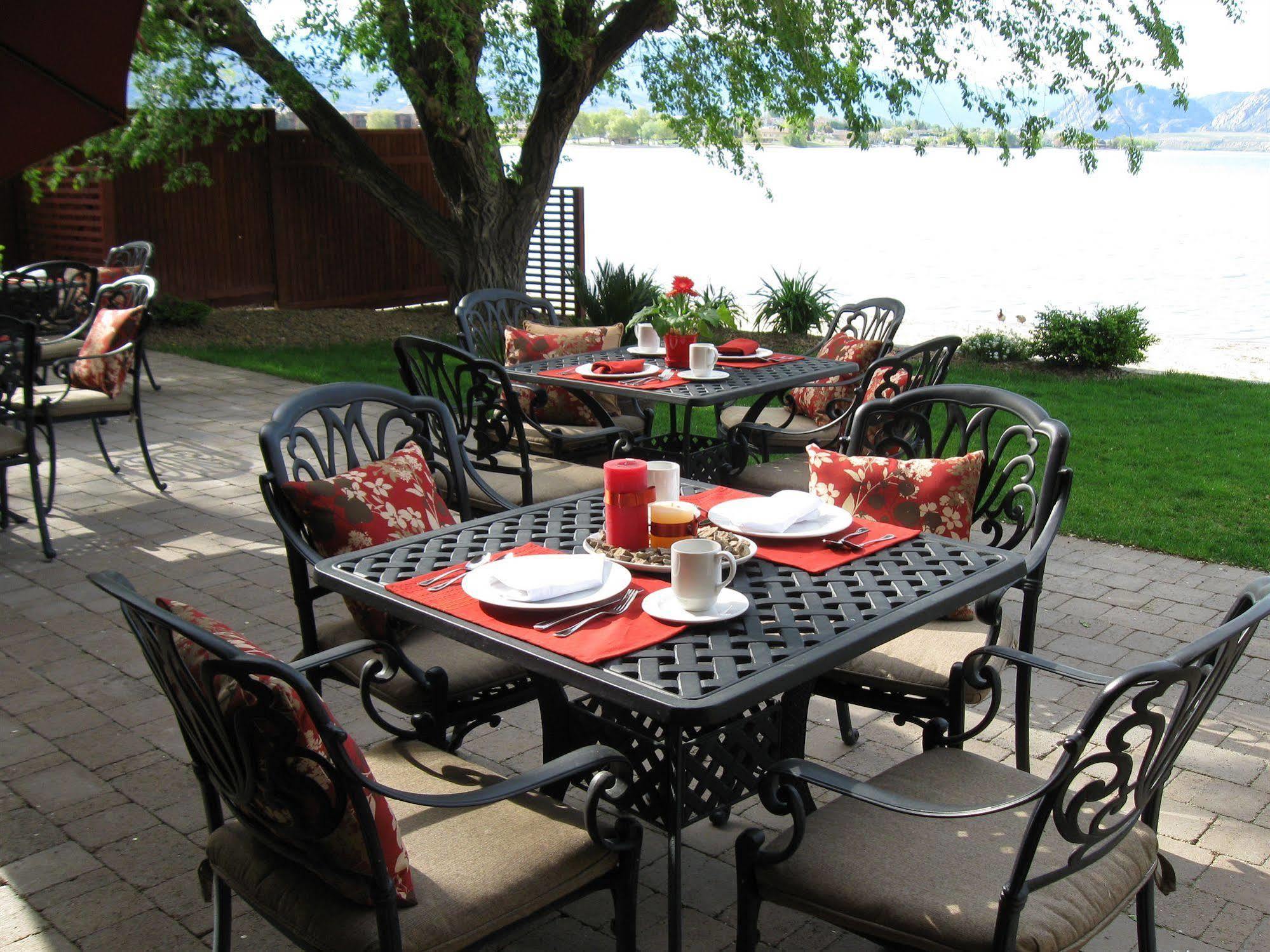 Desert Surfside Waterfront Accommodations Osoyoos Esterno foto